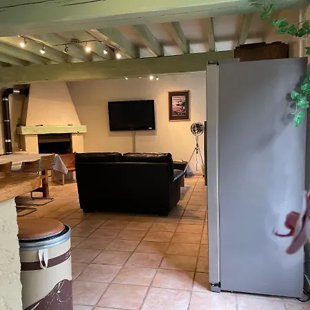 Dans Un Centre Equestre Grand Parking Feriehus Confolens