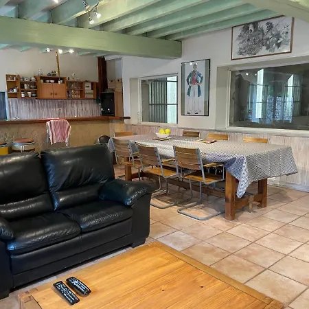 Dans Un Centre Equestre Grand Parking Feriehus Confolens