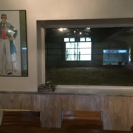 Dans Un Centre Equestre Grand Parking Feriehus Confolens