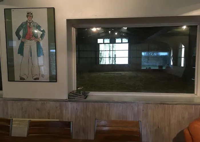 Dans Un Centre Equestre Grand Parking Сasa de vacaciones Confolens