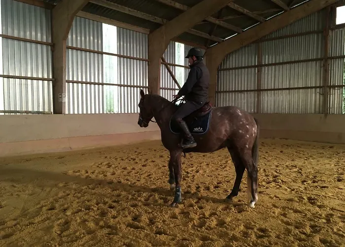 Dans Un Centre Equestre Grand Parking Сasa de vacaciones